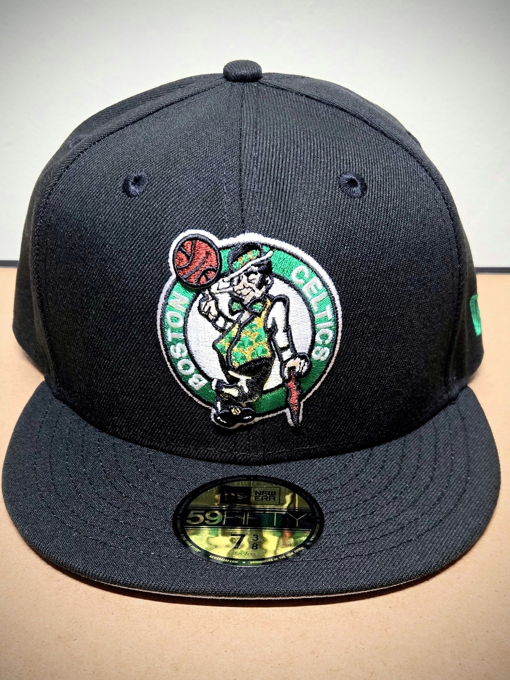 New Era 59FIFTY Boston Celtics Fitted Hat Black Size 7 3/8 NBA Cap Black NWT